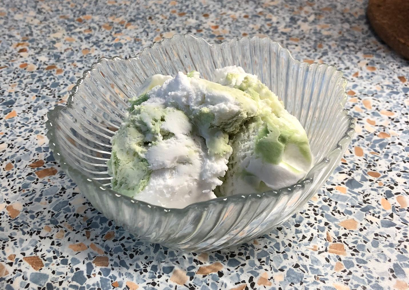 I can pretend it was matcha flavour, but in fact it was pistachio and vanilla.